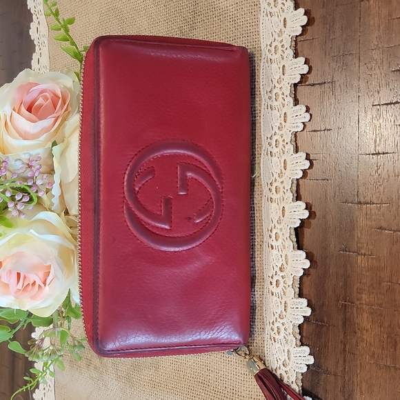 Gucci Handbags - Authentic Gucci zippy marmont wallet